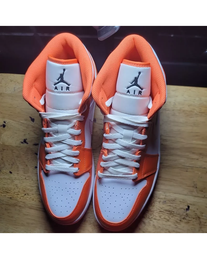 Air Jordan 1 Mid SE "Electro Orange"